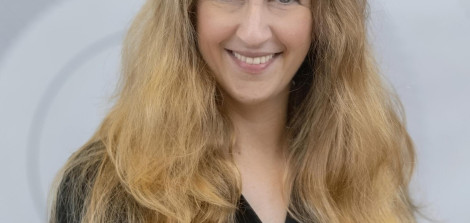 Dr. Julia Elad-Strenger